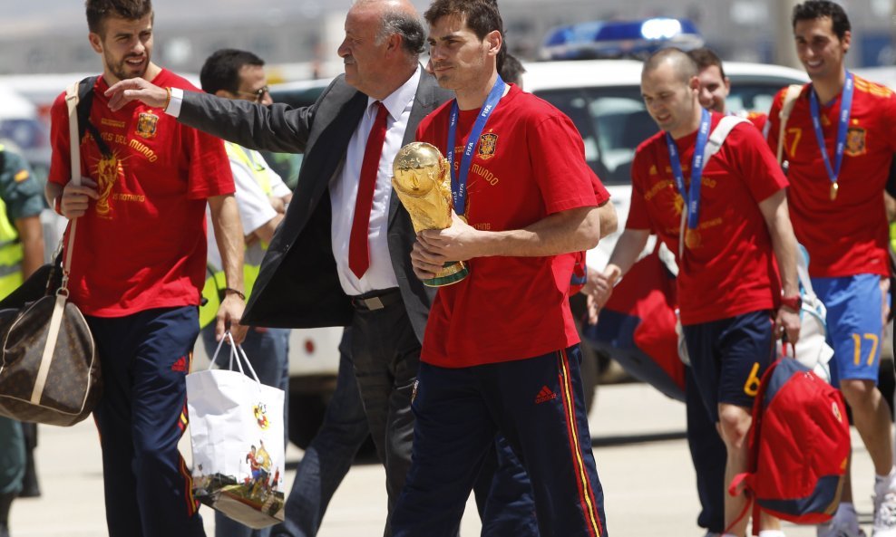 Pique del Bosque Casillas Iniesta trofej