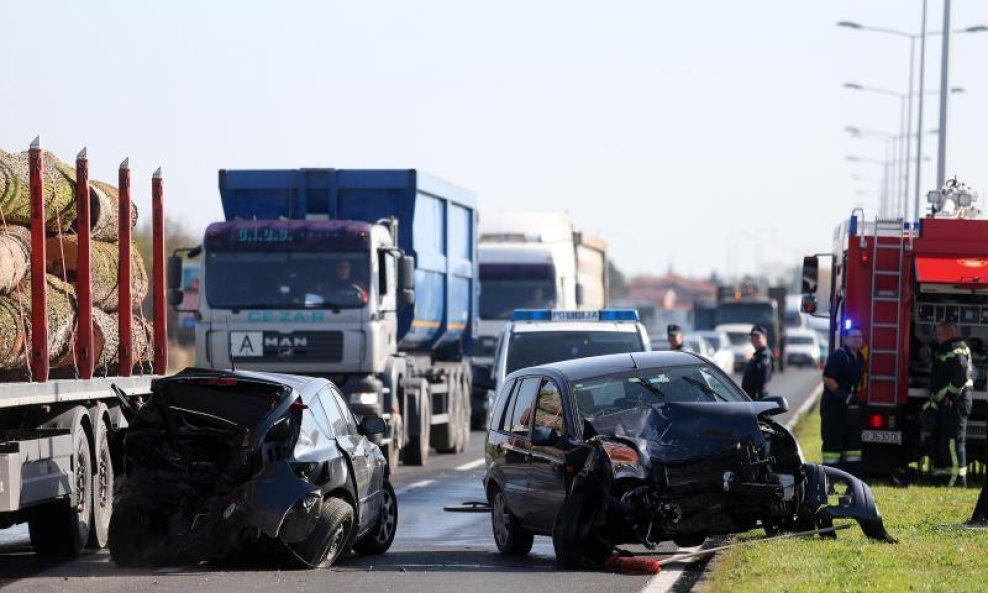 stravičan sudar na velikogoričkoj cesti