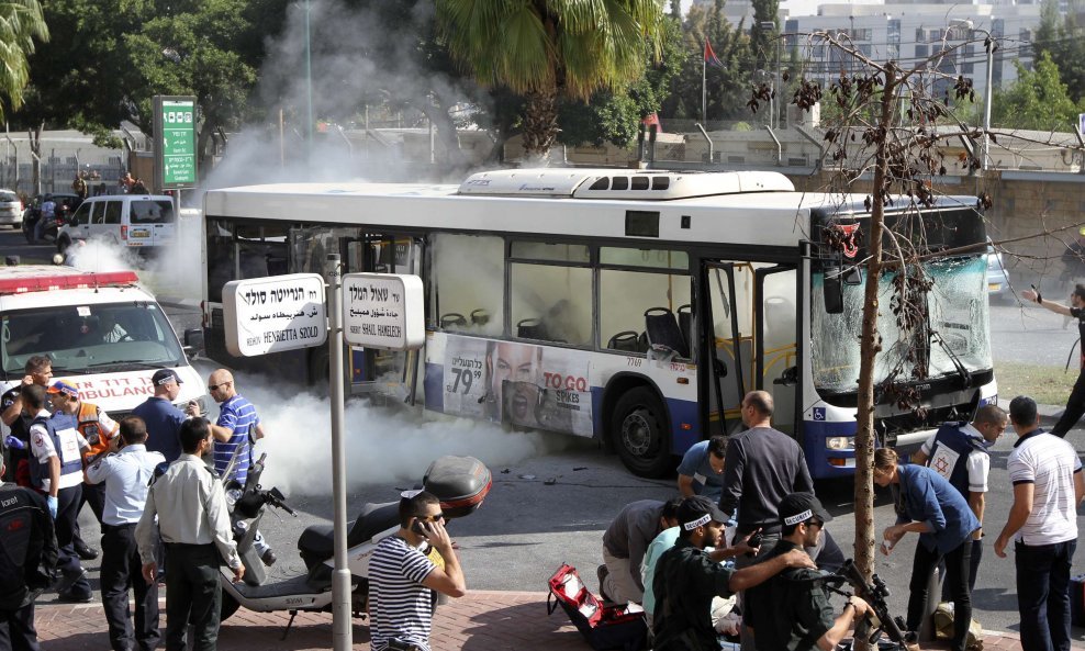 Bombaški napad, autobus