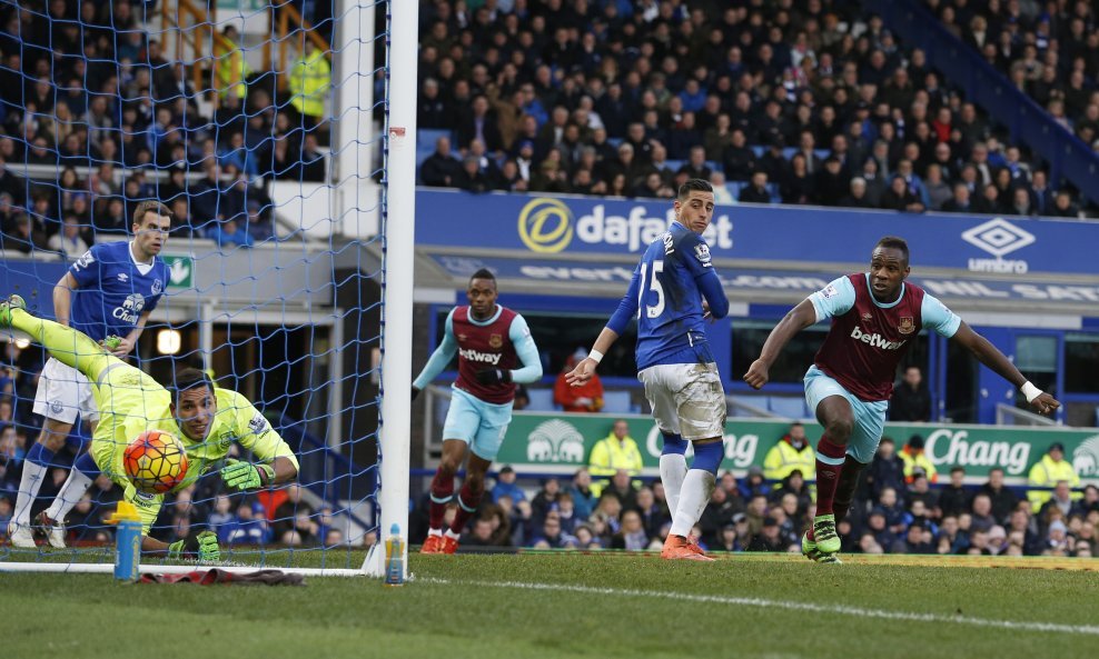 Michail Antonio West Ham Joel Robles Everton