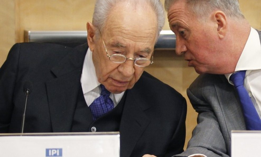 Shimon Peres i Terje Rd-Larsen, predsjednik Međunarodnog mirovnog instituta 