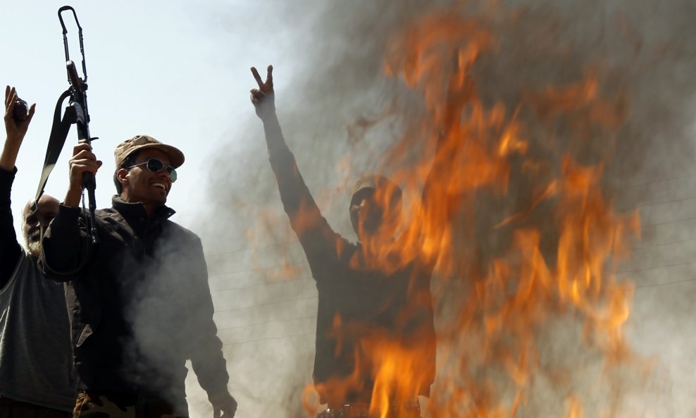 Libija pobunjenici vatra