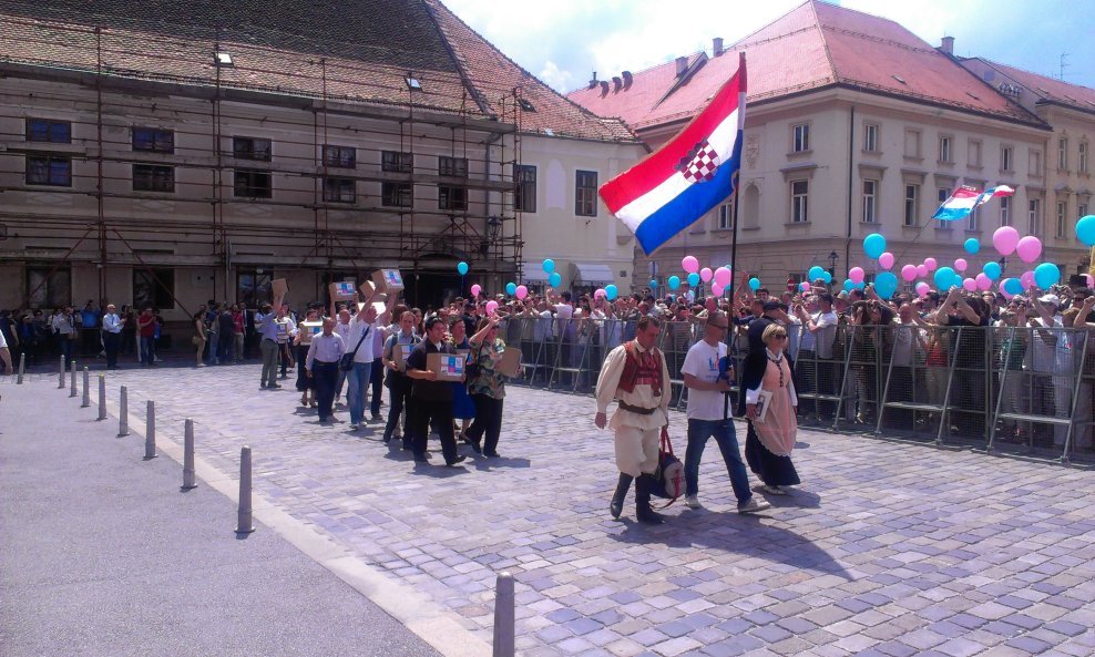 Marš 'U ime obitelji'   (3)