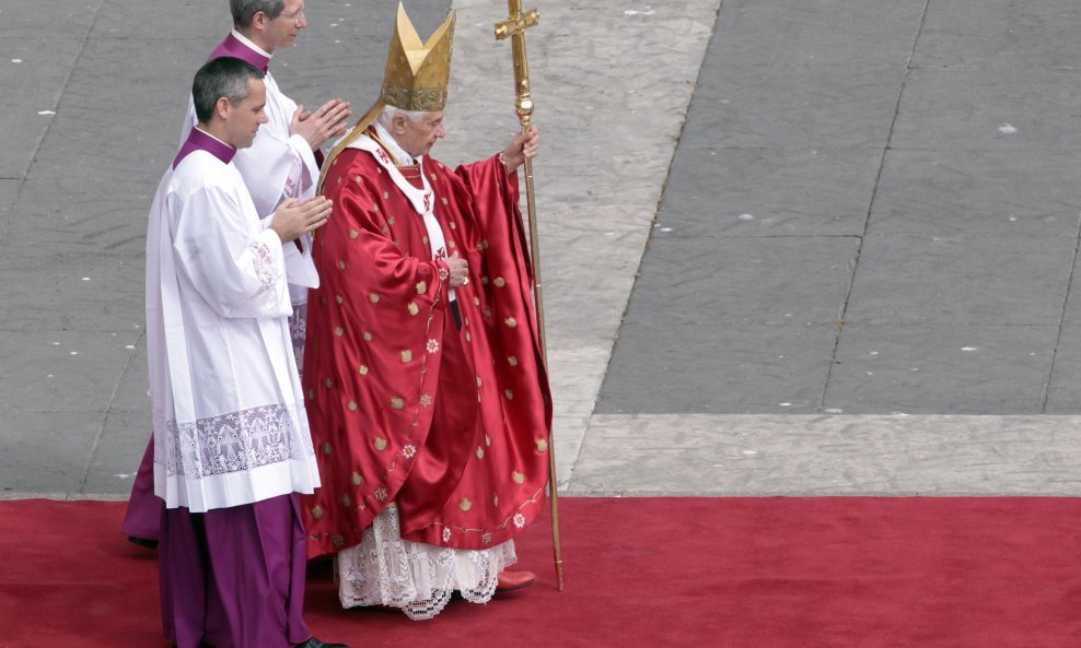 Papa Benedikt predvodi misu na Cvjetnicu