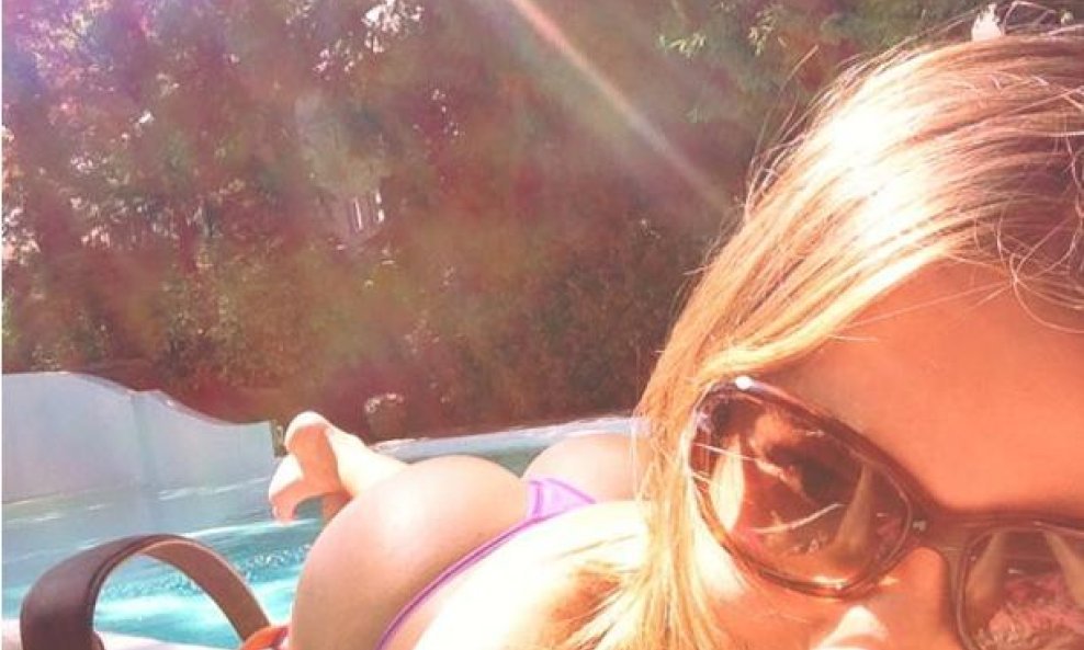 sofia vergara na bazenu