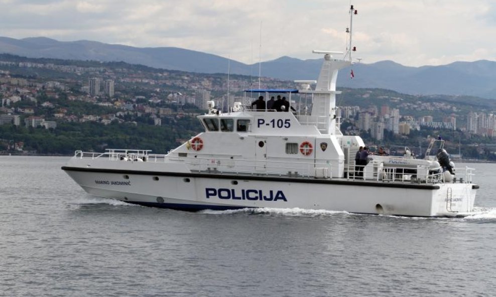policijski brod