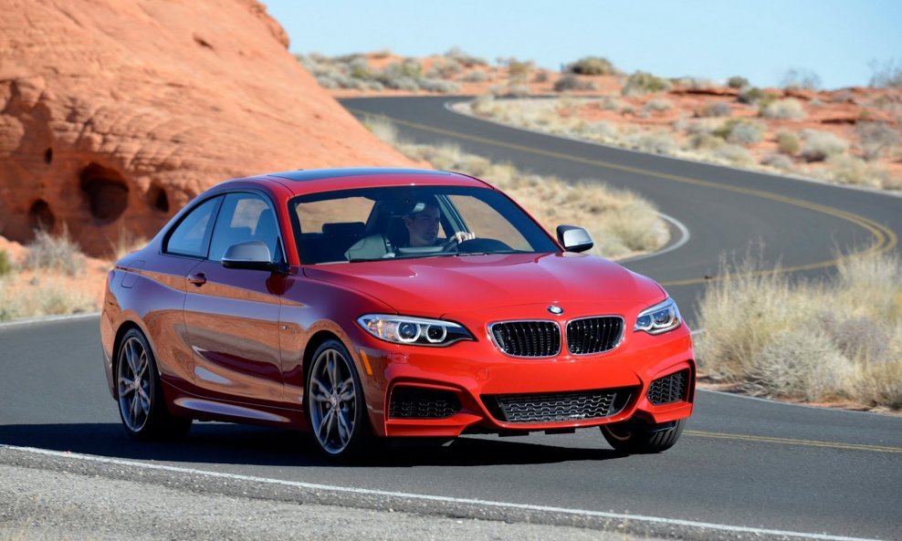 BMW-M235i-Coupe-3[2]