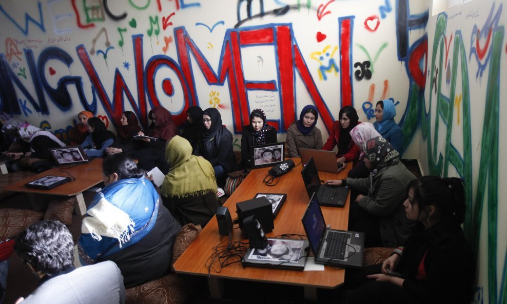 kabul internet kafić za žene afganistan