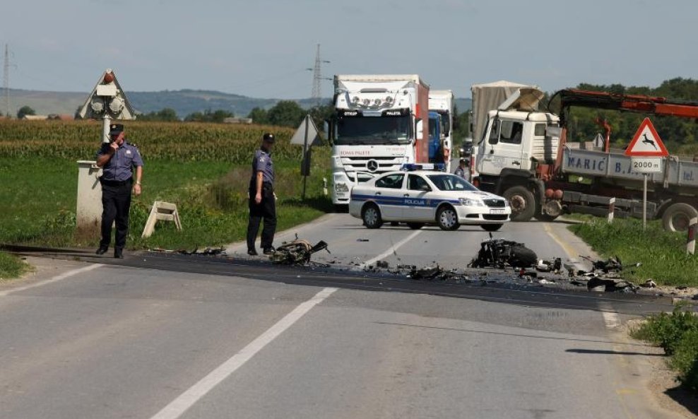 motociklistička nesreća motorom na vlak