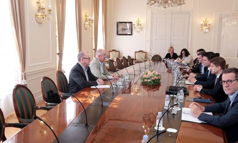 Pregovori s dva sindikata u Vladi