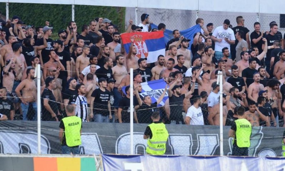 srpska zastava u Kranjčevićevoj PAOK Grobari