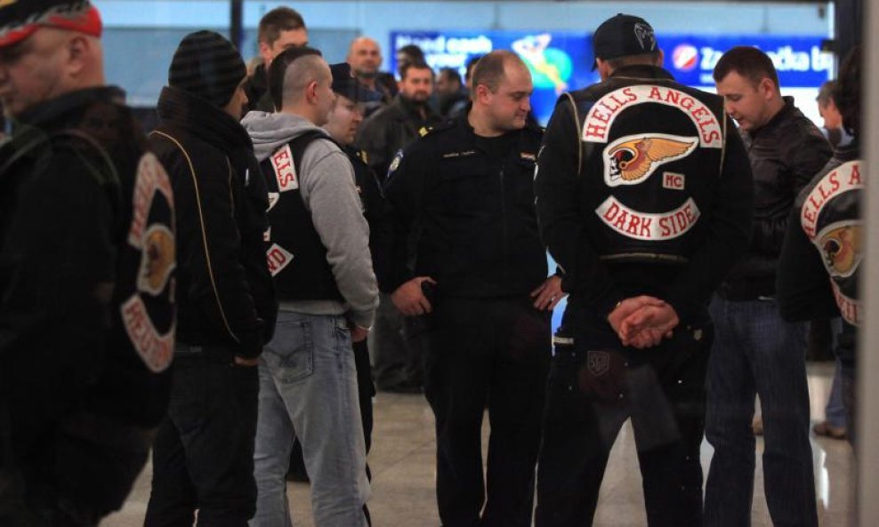 Bikeri hells angels pleso