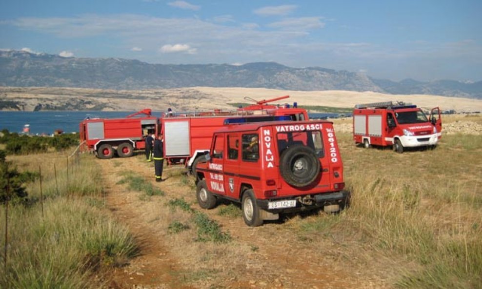 ZRĆE POŽAR VATROGASCI