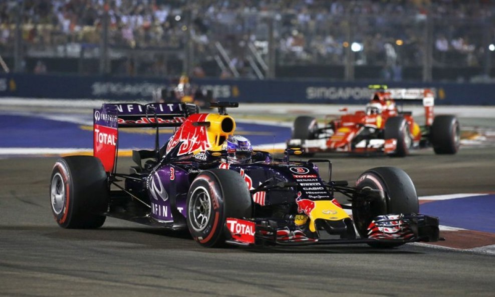 Daniel Ricciardo ispred Raikkonena