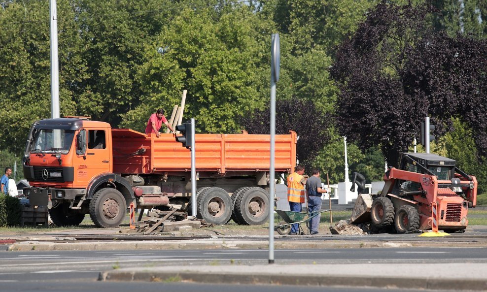 Radovi Zagreb, kamion, radnici