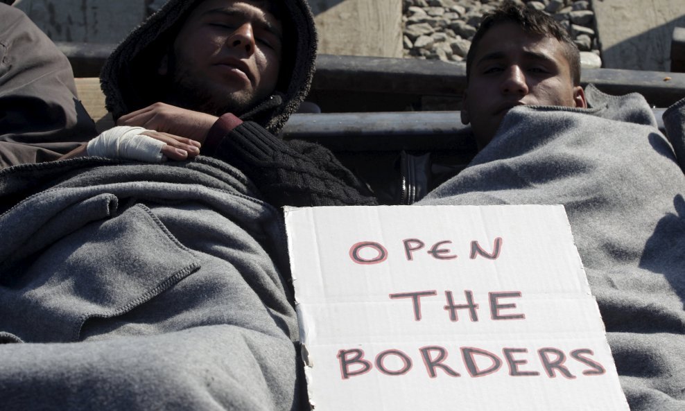 izbjeglice s porukom europi otvorite granice