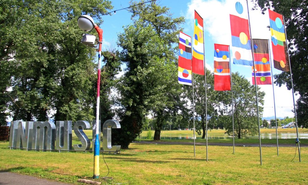 INmusic ilustrativna