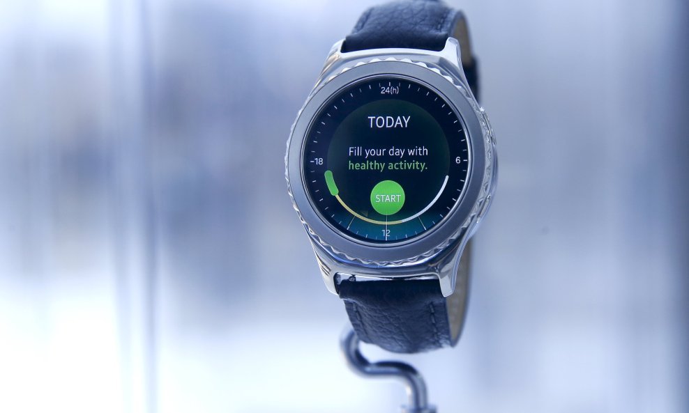 Pametni sat Samsung Gear S2 Classic Platinum