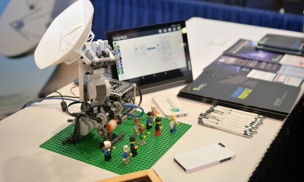 Amphinicy Technologies satelitska antena od lego kocaka