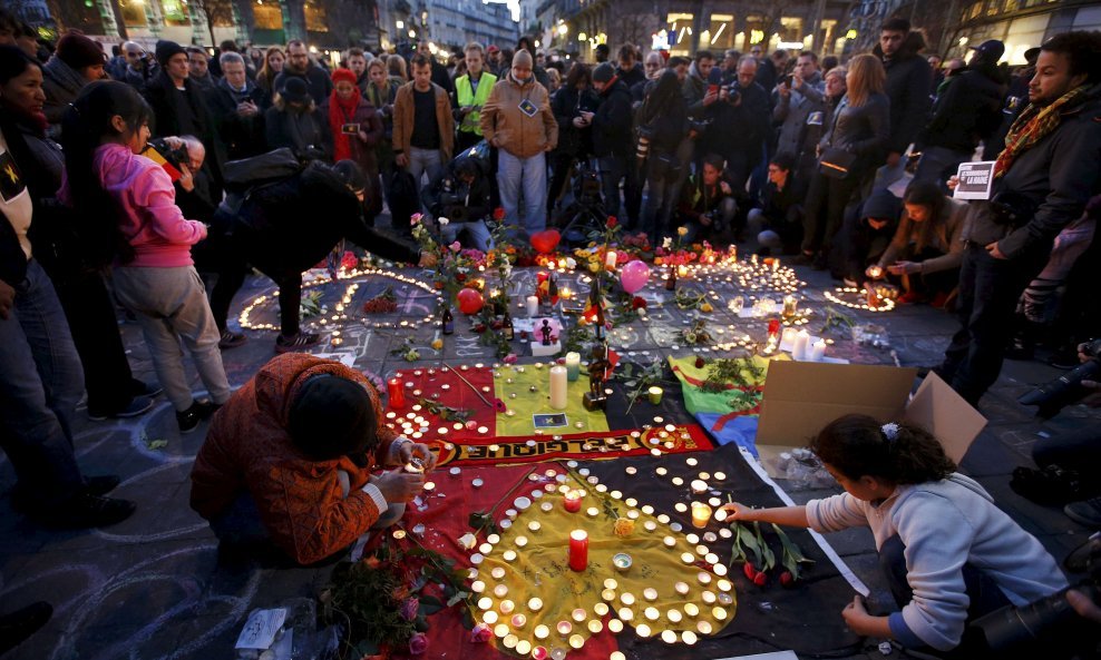 Građani odaju počast žrtvama u Bruxelessu