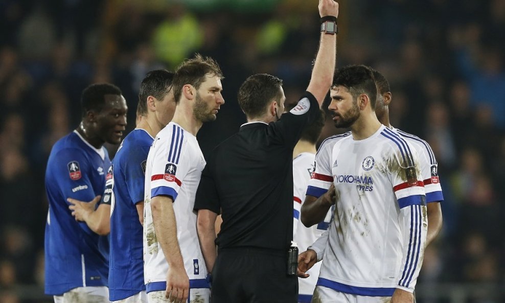 Diego Costa crveni karton nogometni sudac Michael Oliver