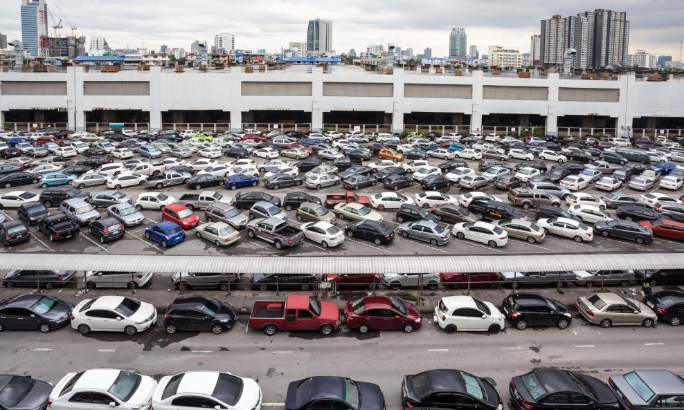 Automobili parkirani na suncu brzo postižu smrtonosne temperature