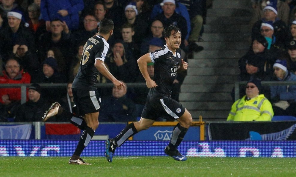 Okazaki zabio Evertonu