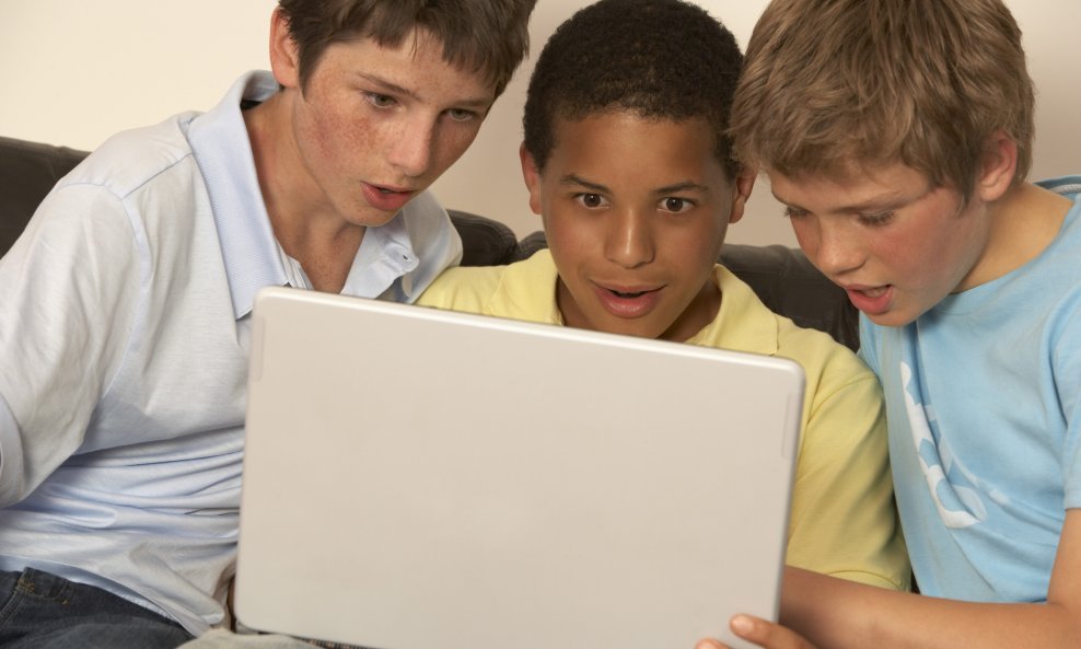 klinci djeca računala internet