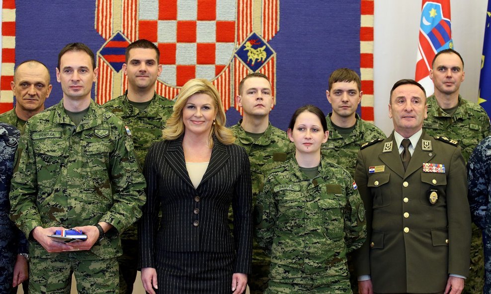 Kolinda Grabar Kitarović i vojnici