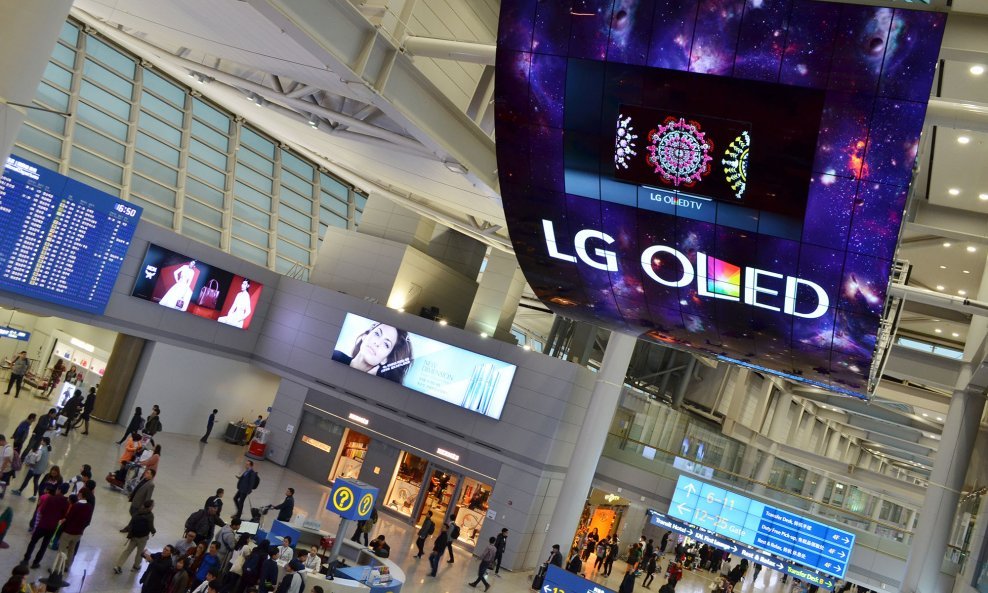 OLED Signage Incheon Airport