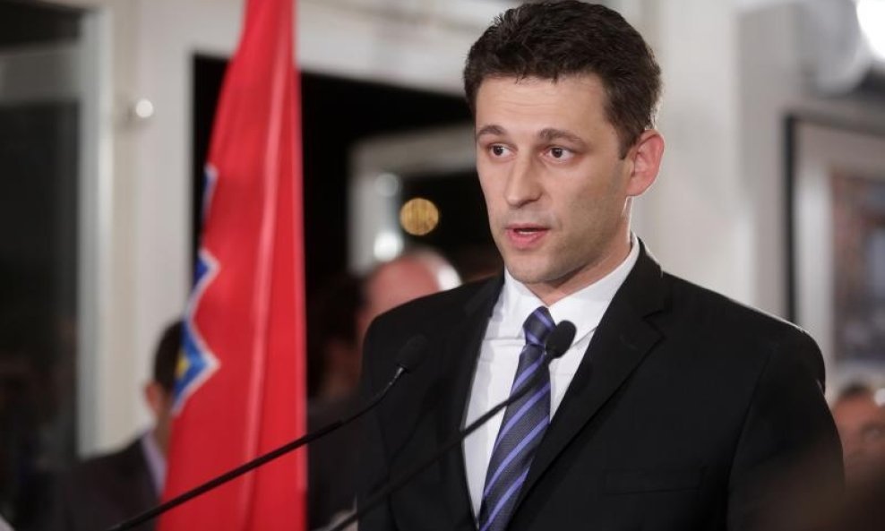 Božo Petrov