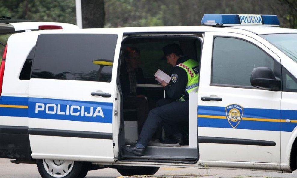 policijski automobil hrvatska policija
