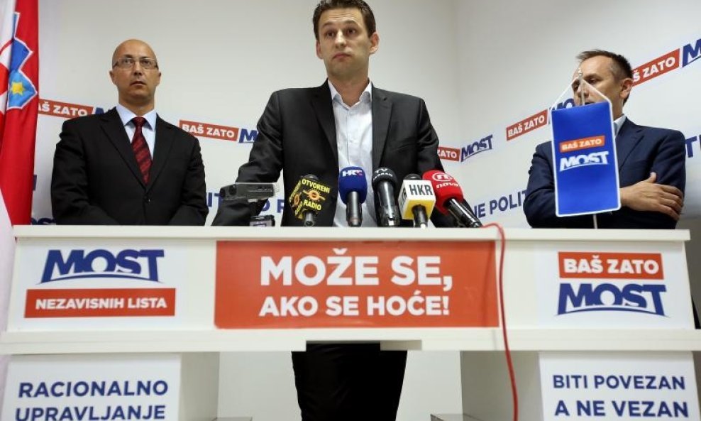 MOST - Božo Petrov