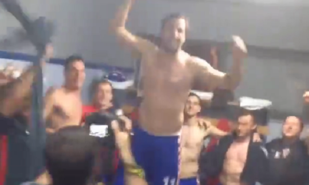 Darijo Srna na stolu