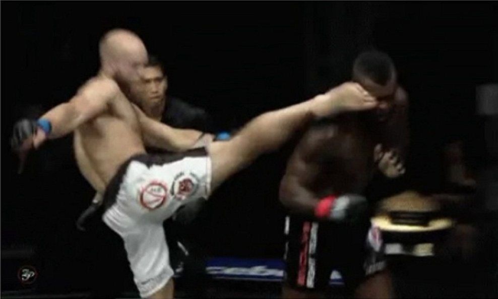 nokaut-high-kick-crop