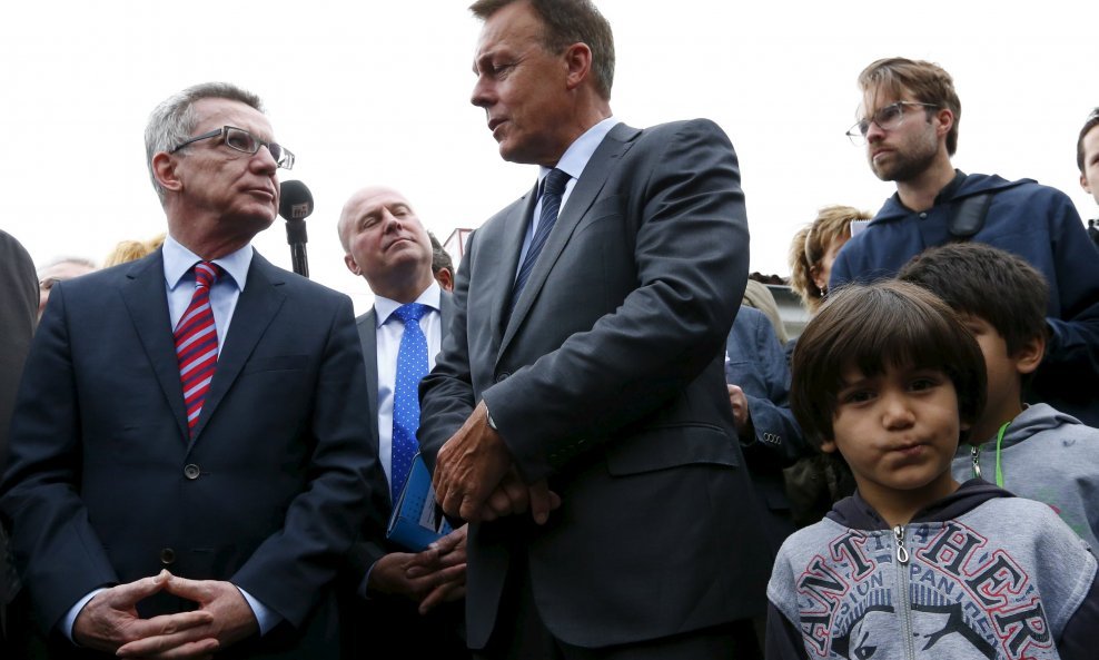 Thomas de Maiziere i Thomas Oppermann u izbjegličkom kampu