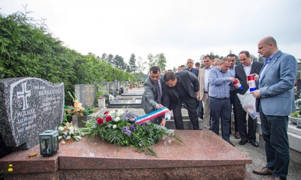 hdz na grobu stjepana đurekovića