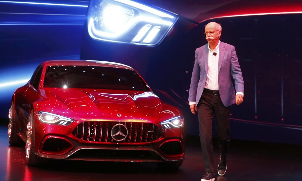 Izvršni direktor Daimlera Dieter Zetsche predstavlja Mercedes AMG GT