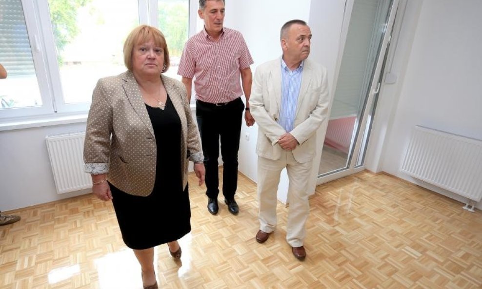 Anka Mrak Taritaš obilazi POS-ove stanove u Osijeku