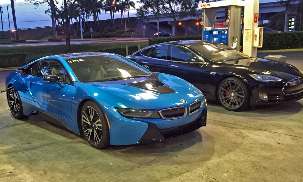 Tesla P85D vs BMW i8