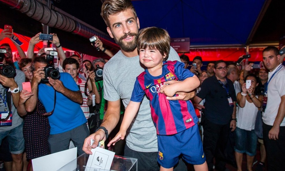 Gerard Pique sa sinom Milanom