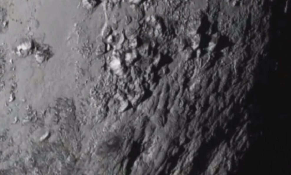 Površina Plutona - detalj