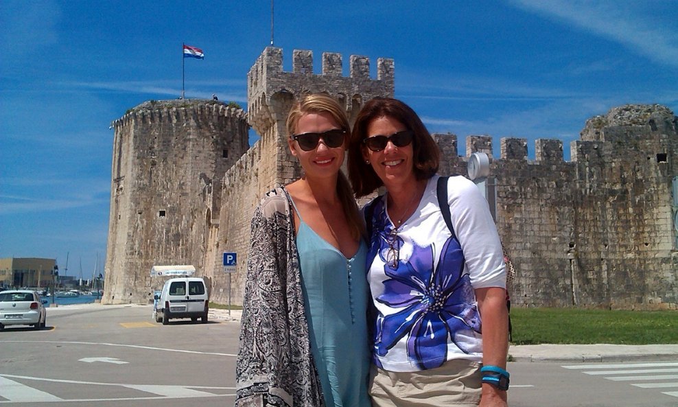 Caitlin i Jennifer u Trogiru