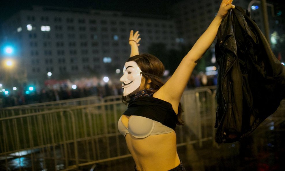 prosvjednica protest guy fawkes