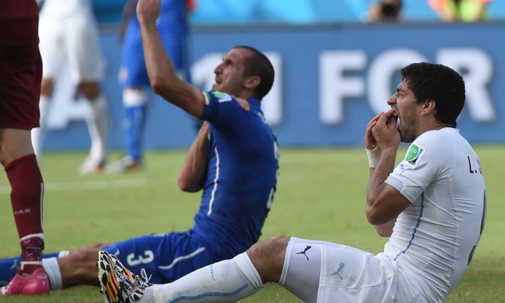 Luis Suarez Giorio Chiellini