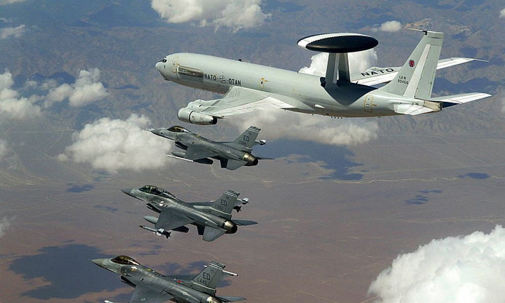 800px-Nato_awacs