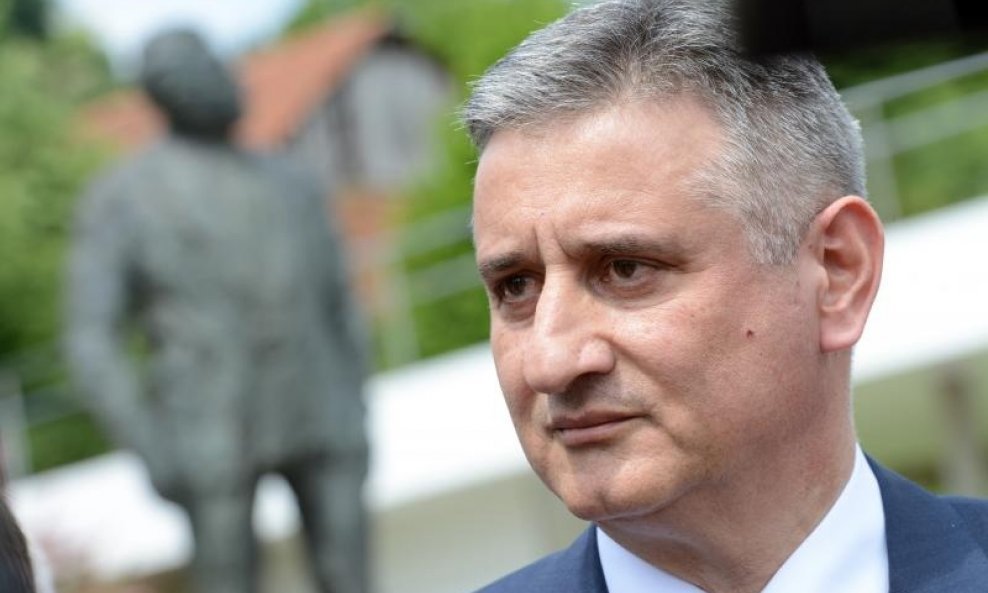 Veliko Trgovisce - Predsjednik HDZ-a Tomislav Karamarko ispred rodne kuce Franje Tudjmana polozio je vijenac i zapalio svijecu povodom 93. obljetnice rodjenja prvog hrvatskog predsjednika i utemeljitelja Hrvatske demokratske zajednice. Photo: Marko Jurine