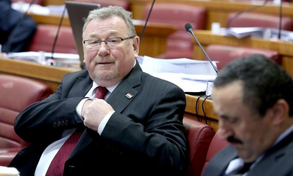 Sabor RH 17. sjednicu nastavio raspravom o izmjenama Kaznenog zakona. Prije pocetka sjednice pozornost je izazvao Vladimi Seks koji je jucer podnio ostavku. Photo: Patrik Macek/PIXSELL 