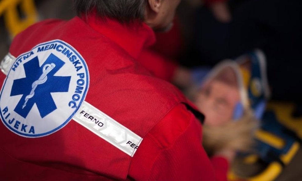 29.03.2015., Rijeka - Motoristi Hitnoj medicinskoj pomoci donirali nozeve za rezanje motoristickih odijela, uz pokaznu vjezbu pomaganja unesrecenoj osobi. Photo: Nel Pavletic/PIXSELL