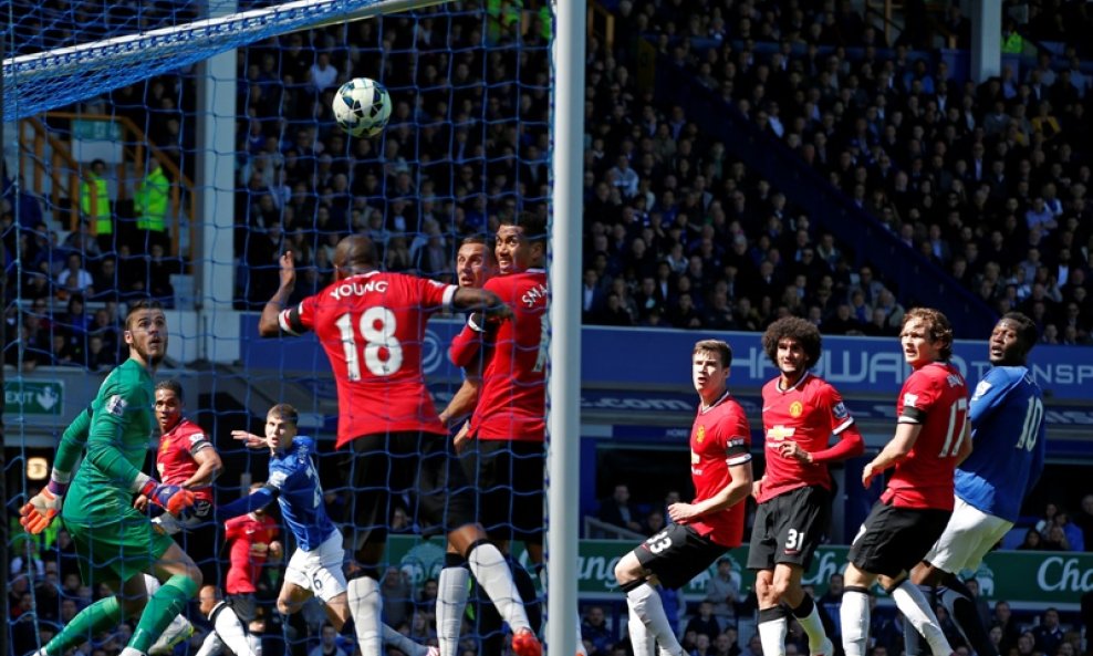 Everton zabija Unitedu